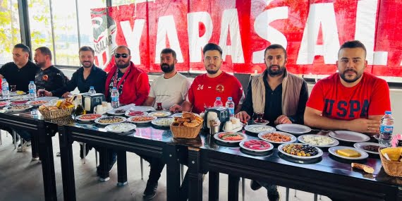 Taraftar grubu Yarasalar basın ile bir araya geldi