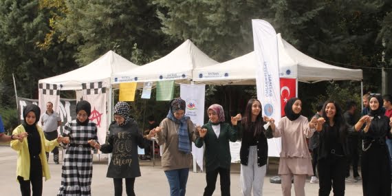 Batman Üniversitesinde öğrenci toplulukları tanıtım günleri başladı