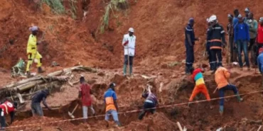 266-112008-kamerun-cenaze-toprak-kaymasi-11-olu_700x400