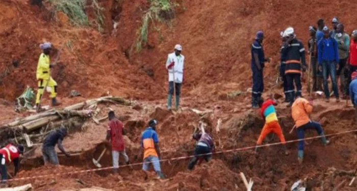 266-112008-kamerun-cenaze-toprak-kaymasi-11-olu_700x400