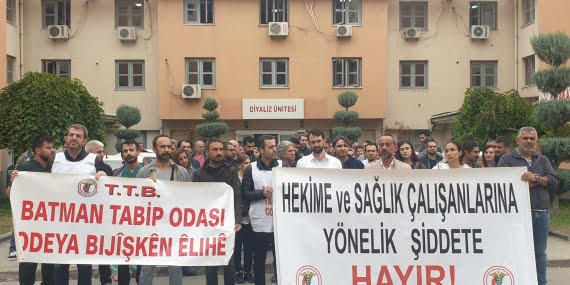 Batman’da hasta yakını tarafından doktora yapılan şiddet protesto edildi