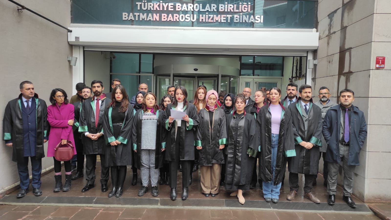 Batmanlı kadınlar 25 Kasım'da şiddete karşı ortak mücadele vurgusu yaptı Batmanlı kadınlar 25 Kasım'da şiddete karşı ortak mücadele vurgusu yaptı