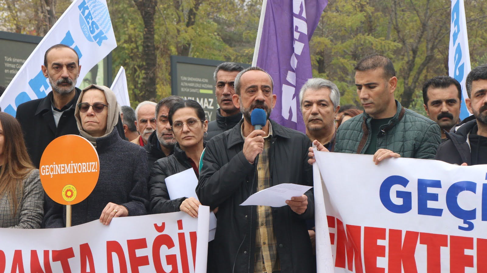 Batman'dan 'Geçinemiyoruz' mitinginin yasaklanmasına tepki Batman'dan 'Geçinemiyoruz' mitinginin yasaklanmasına tepki