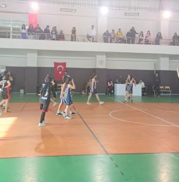 GENÇ KIZLAR BASKETBOL 6