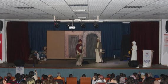 Kozluk'ta tiyatro etkinliği Kozluk’ta tiyatro etkinliği