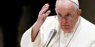 Papa Francis istifa mektubunu çoktan imzaladığını açıkladı