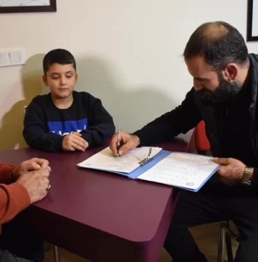 baba-ogul-arasindaki-cep-telefonu-s-iPwc_cover