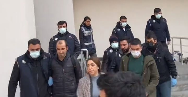 dbp-genel-merkezi-ve-il-binalarina-polis-baskini-cok-sayida-gozalti-1104200-5
