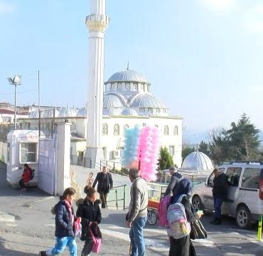 gonullu-muezzin-camide-yanlis-namaz-kildirdin-15529016_8974_m