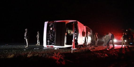 Silvan’da yolcu otobüsü devrildi: 1’i bebek 5 ölü, 23 yaralı