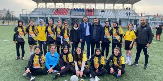 Kozluklu kızlar futsal turnuvasının kazananı oldu Kozluklu kızlar futsal turnuvasının kazananı oldu