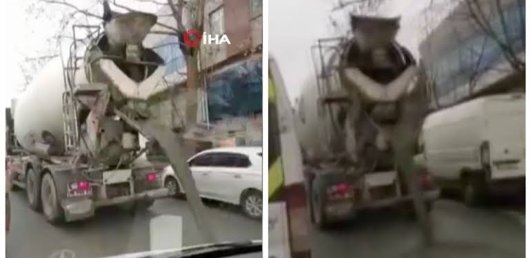 ambulansa-yol-vermemek-icin-yola-beton-doktu-eWLMUqGD