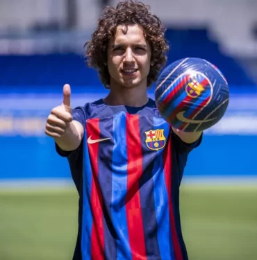 emre_demir_barcelona_formasini_giydi_1657816817_845