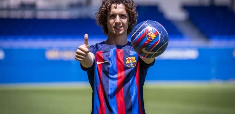 emre_demir_barcelona_formasini_giydi_1657816817_845