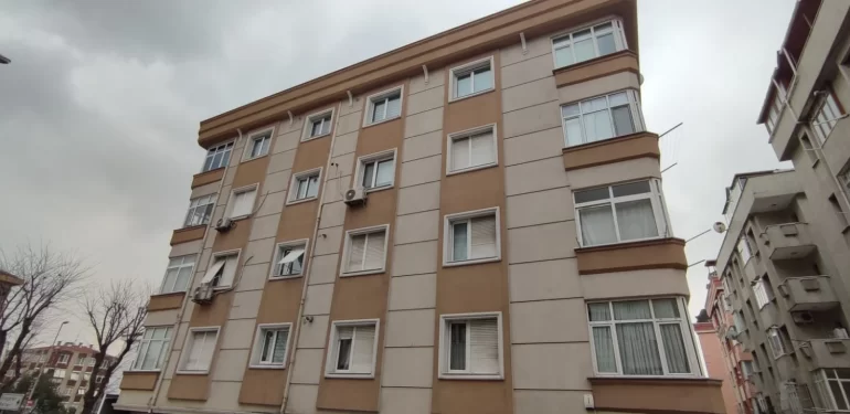 095406414-bahcelievlerde-vahset-bebegini-4uncu-katin-penceresinden-atti_3