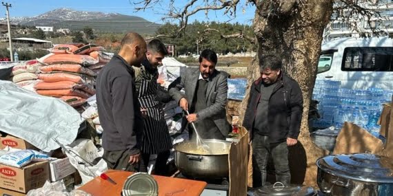 Çelik, 26 kişi ile deprem bölgesindeydi