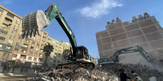 Deprem sonrası yıkılan binalarla ilgili yürütülen soruşturmalarda 171 kişi tutuklandı