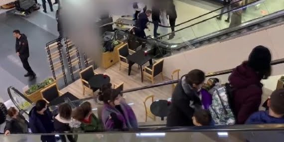 Yürüyen merdiven üç parmağını kopardı