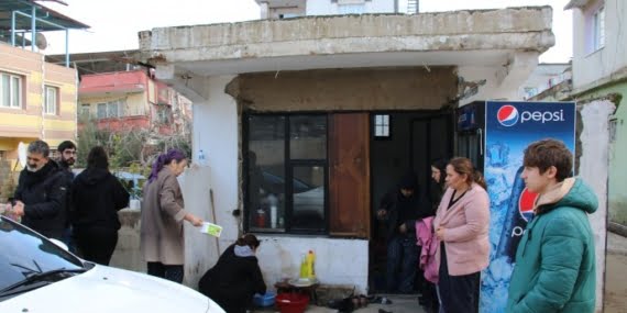 Yarısı yıkılan İslahiye: Ekmek ve su arıyoruz, bulamıyoruz!