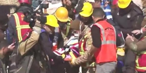 13 gün sonra 3 kişi enkazdan canlı olarak çıkarıldı