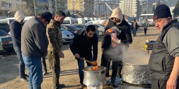 DEVA Batman yardım tırı ile deprem bölgesinde