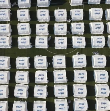 afad-tarafindan-deprem-bolgesinde-kurulan-cadirlarin-sayisi-329-bin-382ye-ulasti