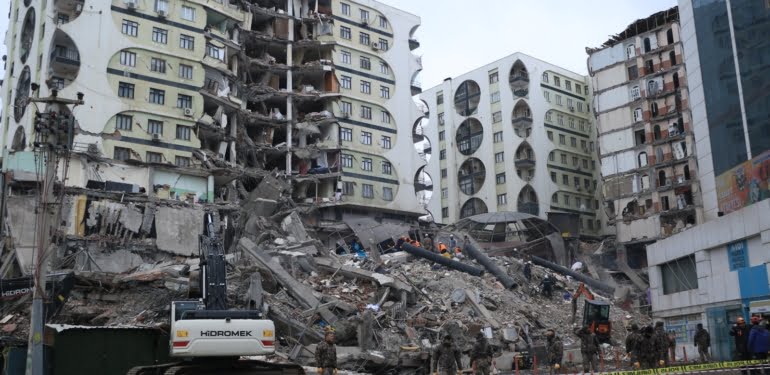 amd-16-02-2023-deprem-tutuklama