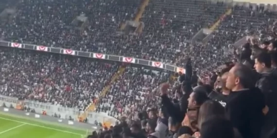 Fenerbahçe ve Beşiktaş stadlarında ‘hükümet istifa’ sesleri. Bahçeli ve Soylu tepkili