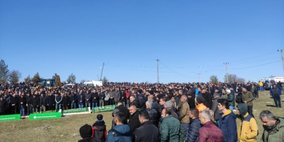 Depremde hayatını kaybeden 16 Siirtli toprağa verildi Depremde hayatını kaybeden 16 Siirtli toprağa verildi