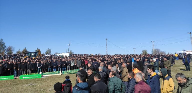 btm-11-02-2023-deprem-yasamini-yitirenler-siirte-topraga-verildi2