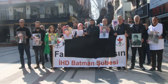 Batman’daki ‘Kayıplar bulunsun’ eyleminin gündemi deprem oldu
