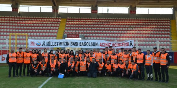 Geliri depremzedelere aktarılacak maça bir destek de güvenlik personellerinden