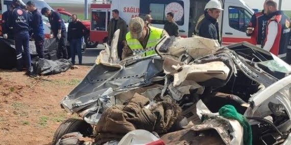Mardin’de otomobil tırın altına girdi: 2 ölü, 2 yaralı Mardin’de otomobil tırın altına girdi: 2 ölü, 2 yaralı