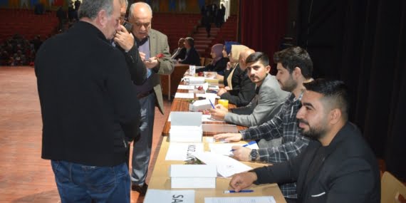 AK Parti Batman'da temayül yoklaması gerçekleştirildi AK Parti Batman’da temayül yoklaması gerçekleştirildi