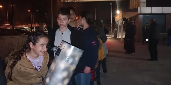 Küçük misafirler gökyüzünü gözlemledi Küçük misafirler gökyüzünü gözlemledi