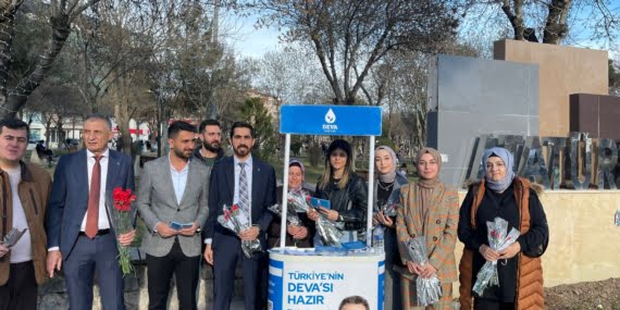 Batman DEVA Partisi karanfil dağıttı Batman DEVA Partisi karanfil dağıttı