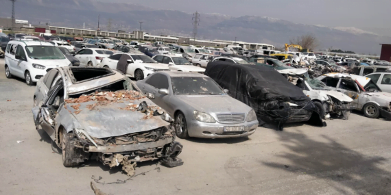 Maraş merkezde 2 bin araç kullanılamaz hale geldi Maraş merkezde 2 bin araç kullanılamaz hale geldi