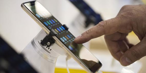 İthal cep telefonlarına gümrük zammı iptal edildi