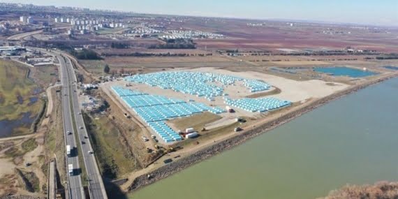 Dicle nehri kenarına kurulan çadırkent sel riski nedeni ile tahliye edildi