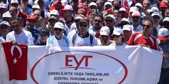 EYT ile prim ve yaş listesi değişti! Emeklilik tablosu yeniden güncellendi: DETAYLAR