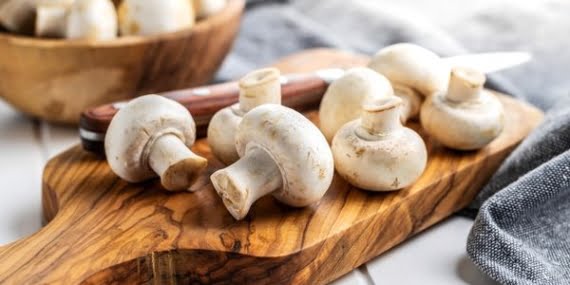 Marketten aldıkları mantardan zehirlendiler