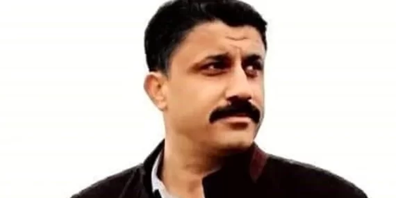 Muhtar evinin önünde öldürüldü