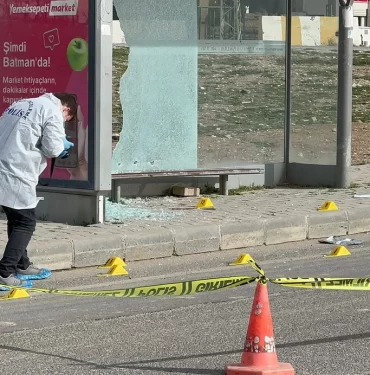 tam-anlamiyla-vahset-kadinlar-gununde-esini-kursun-yagmuruna-tuttu-e9xK