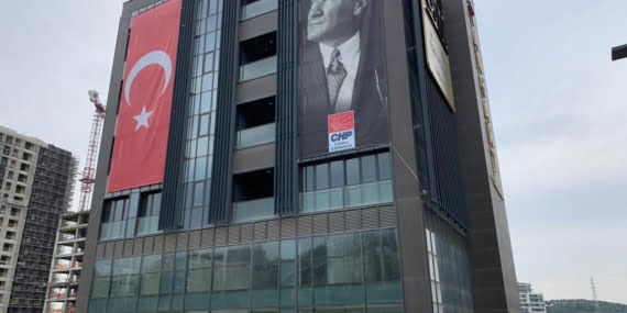 CHP İstanbul İl Başkanlığına silahlı saldırı