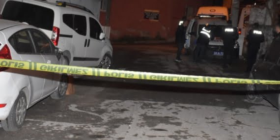 Eski sevgilisinin evine molotof attı