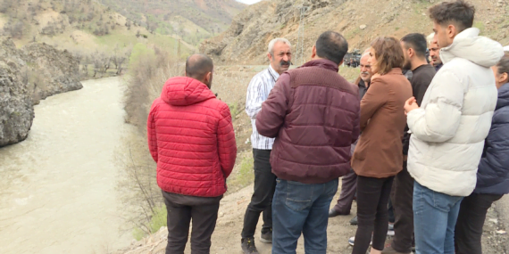 Dersim’de aracın Munzur Çayı’na düşmesi sonucu kaybolan 3 genci arama çalışmaları sürüyor
