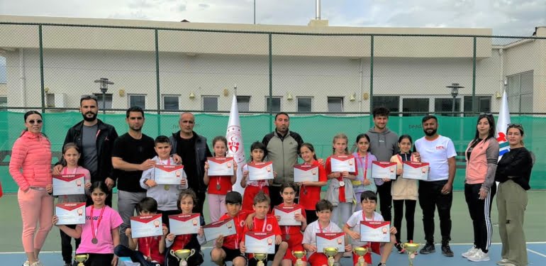 TENİS KÜÇÜKLER 2