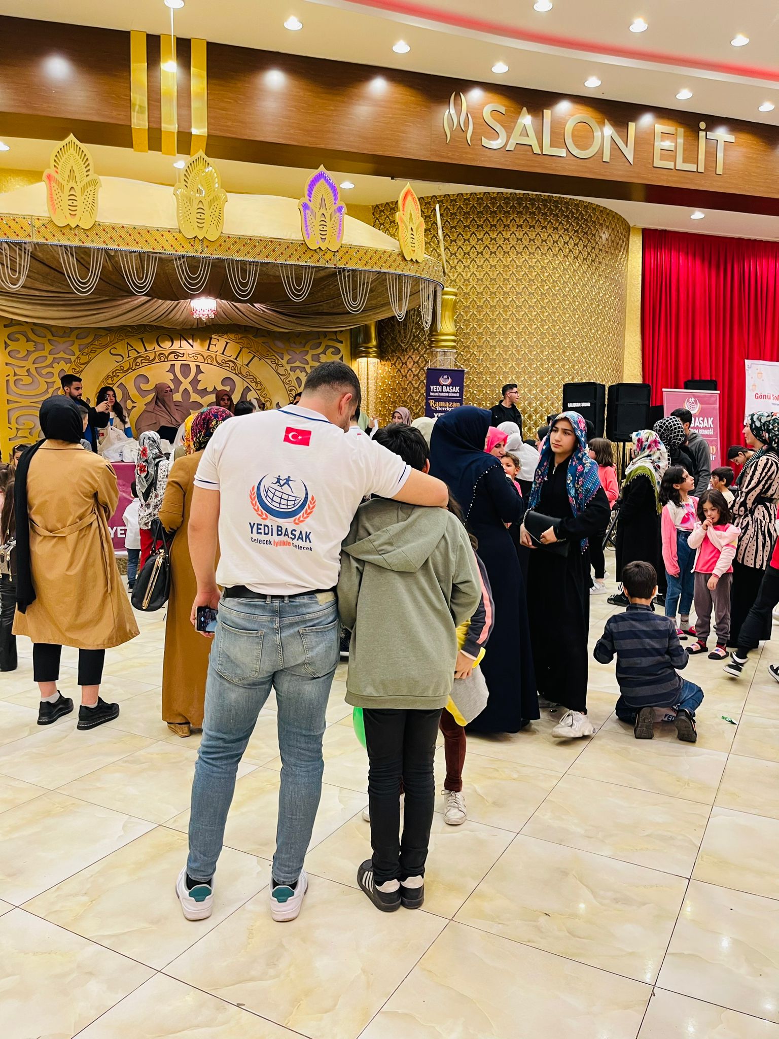 Yedi Başak İnsani Yardım Derneği, yetim çocukları iftar programında ağırladı