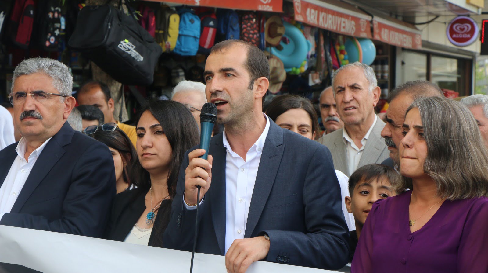 Batman'da Yeşil Sol Parti ve sanatçılardan gözaltı tepkisi