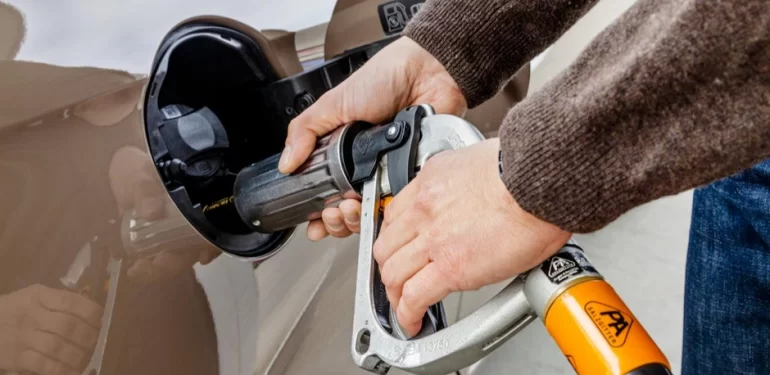 araciniza-sakin-lpg-almayin-bekleyin-aylar-sonra-lpgye-2-liradan-fazla-indirim-geliyor-bir-depoda-140-tl-daha-az-odencek-4z82